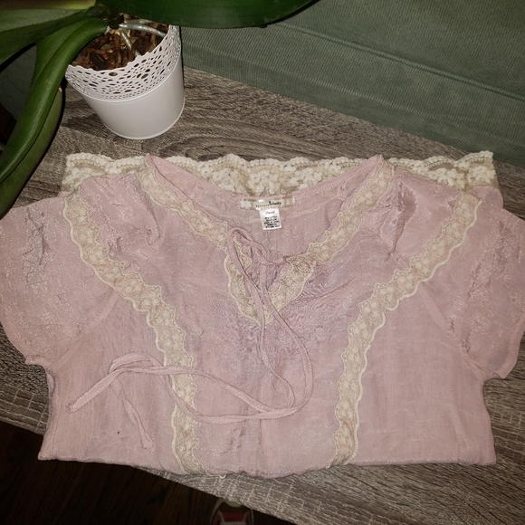 | Trinity | Lace Peasant Top - Picture 5 of 9